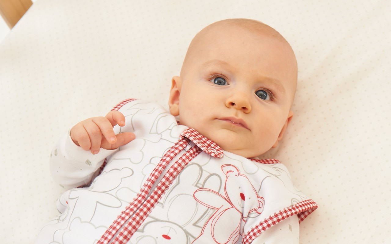 baby room temperature and clothing
