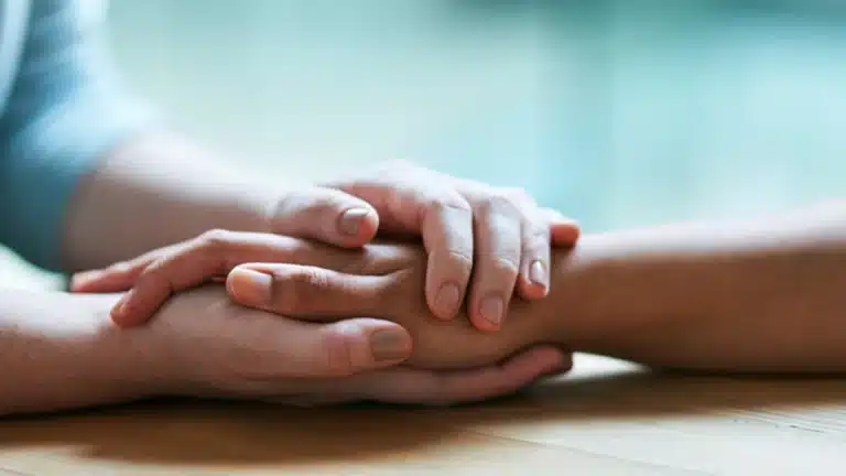 RN0698 25 Image edit 16x9 2 handsupport