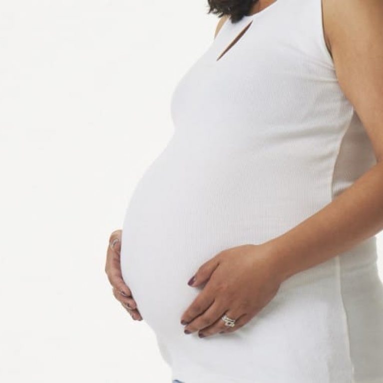 Pregnant_Woman_Image_for_Sleep_on_Side_News